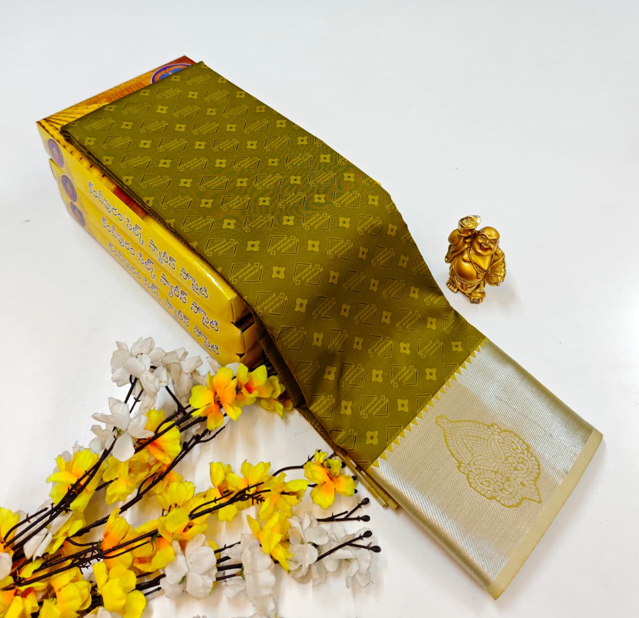 Royal Purple Bridal Soft Silk Saree with Elegant Traditional Weaving